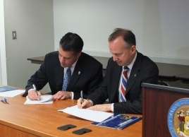 Governors Sandoval and Markell Signing the Multi-State Internet Gaming Agreement in 2014